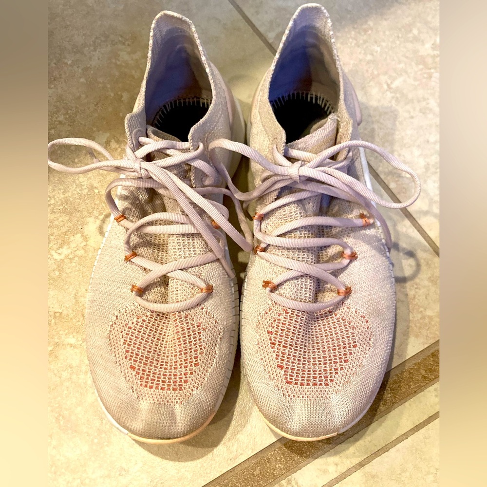 Womens Nike flyknit TR 3 training shoes. Size 7
